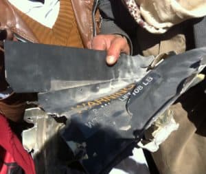 Residents show a remnant from one of the US Hellfire missiles that struck a wedding procession outside Rad`a, Yemen on December 12, 2013 © 2013 Nasser al-San'a/Human Rights Watch